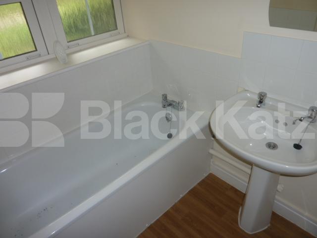 			NEW INSTRUCTION!, 2 Bedroom, 1 bath, 1 reception Flat			 Redhill Street, EUSTON